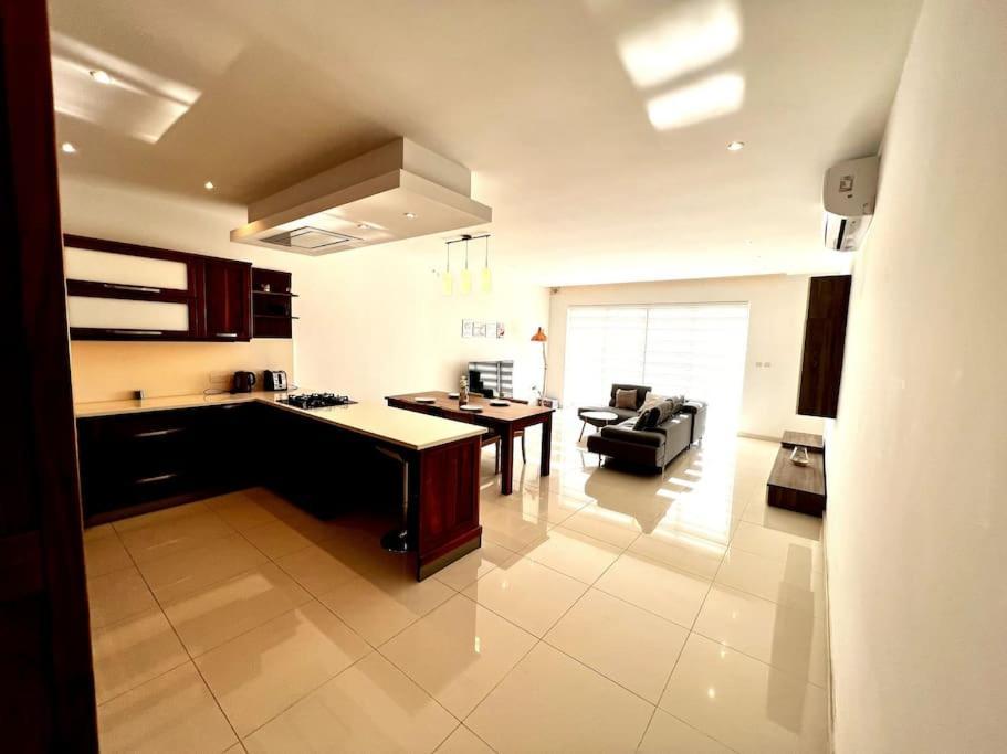 Viewline Seaview Modern 3 Bedroom Apartment 马尔萨什洛克 外观 照片